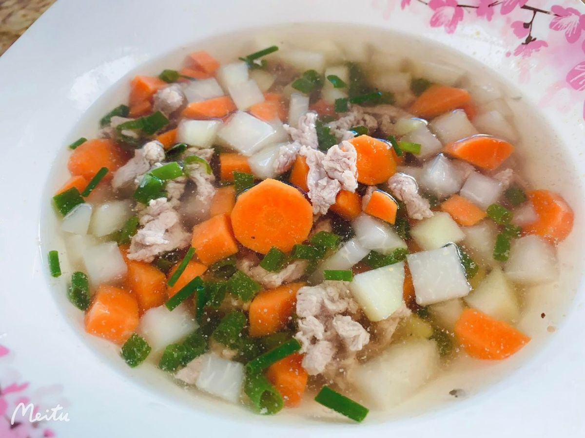 Canh su hào, cà rốt, thịt bằm