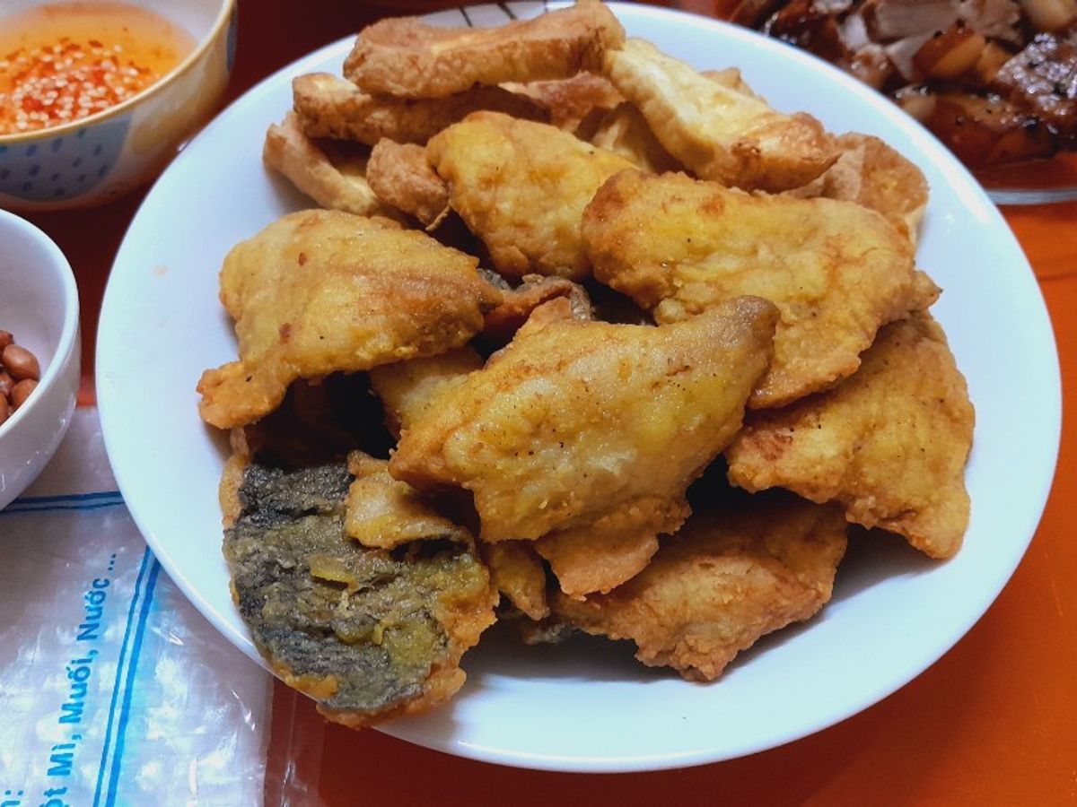 Cá rô phi lăn bột chiên giòn