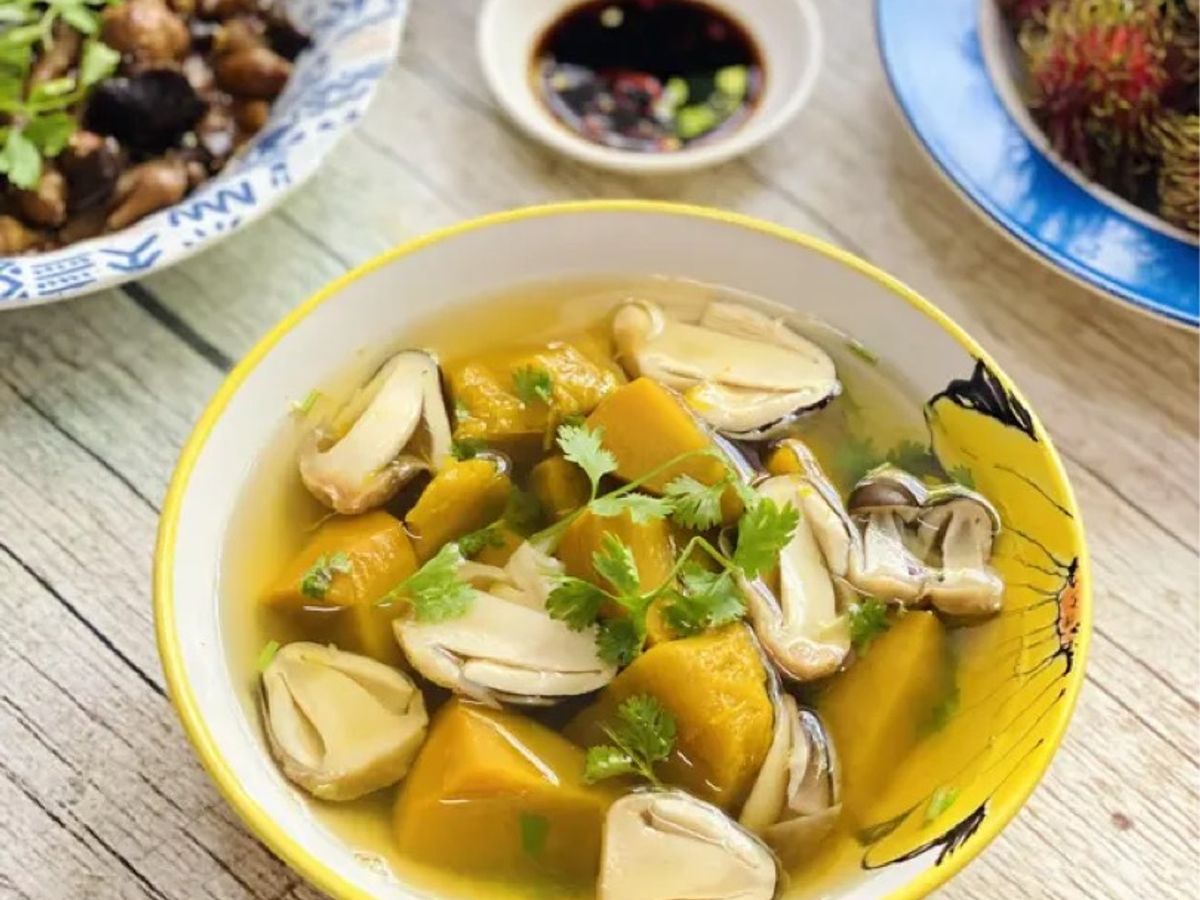 Canh Bí Đỏ Nấu Nấm