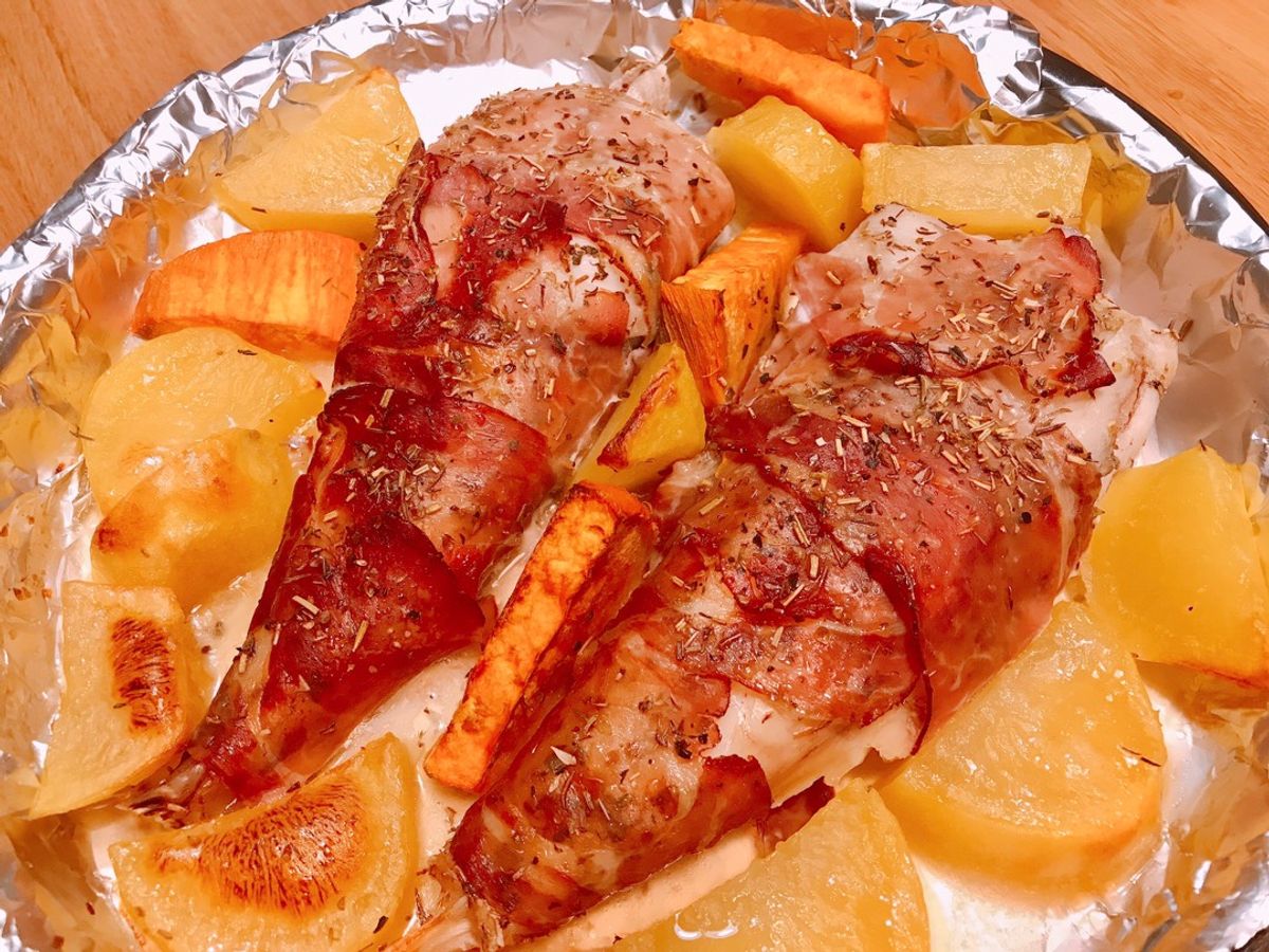 Món Pháp - Cá Thầy Tu Bọc Bacon Nướng Lá Thơm
