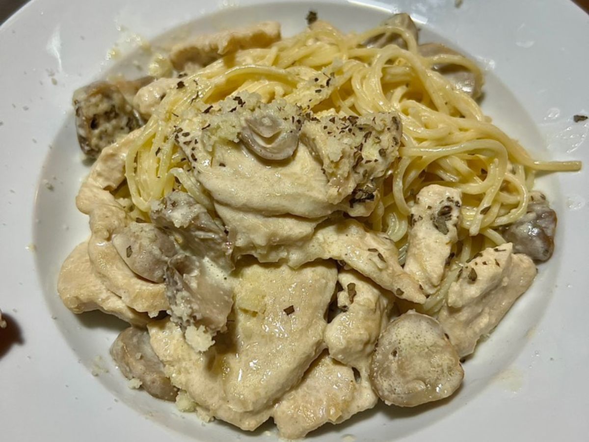 Mỳ Spaghetti Kem Nấm Gà Bao Ngon Cực Dễ