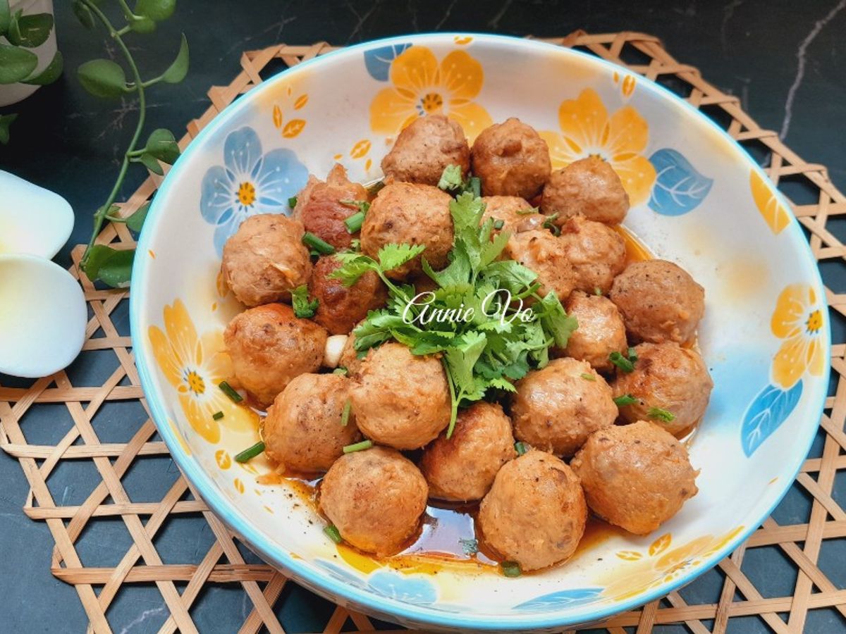 Thịt viên rim bơ tỏi