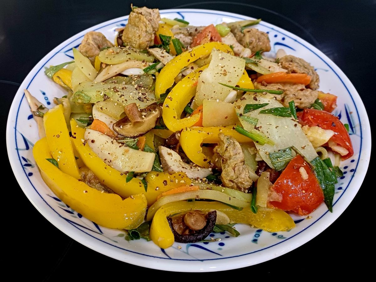 Chả cá xào nấm và rau củ