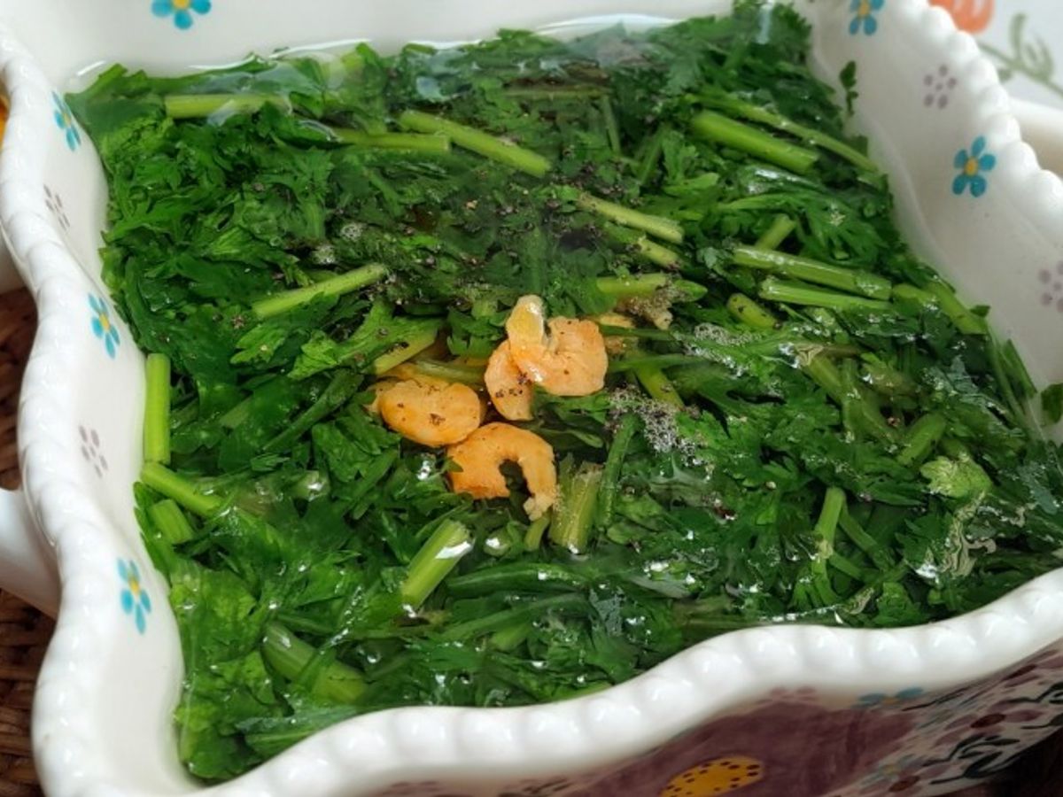Canh rau tần ô nấu tôm khô