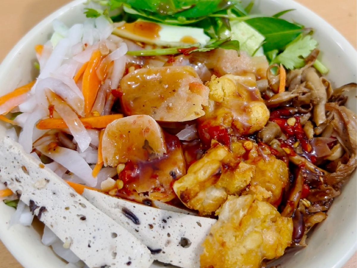 Bún nấm trộn tempeh