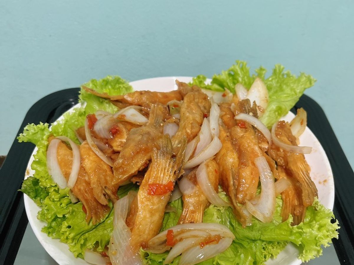 Vây cá hồi chiên mắm me