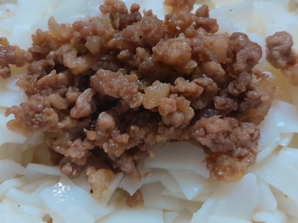 Mì lá tươi trộn thịt băm