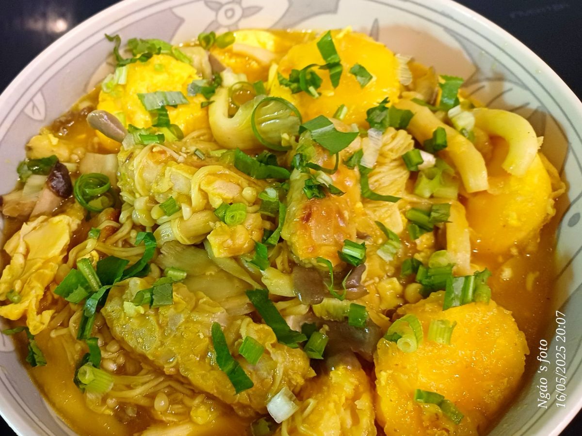 Đậu non, tempeh chiên sốt nấm kim châm