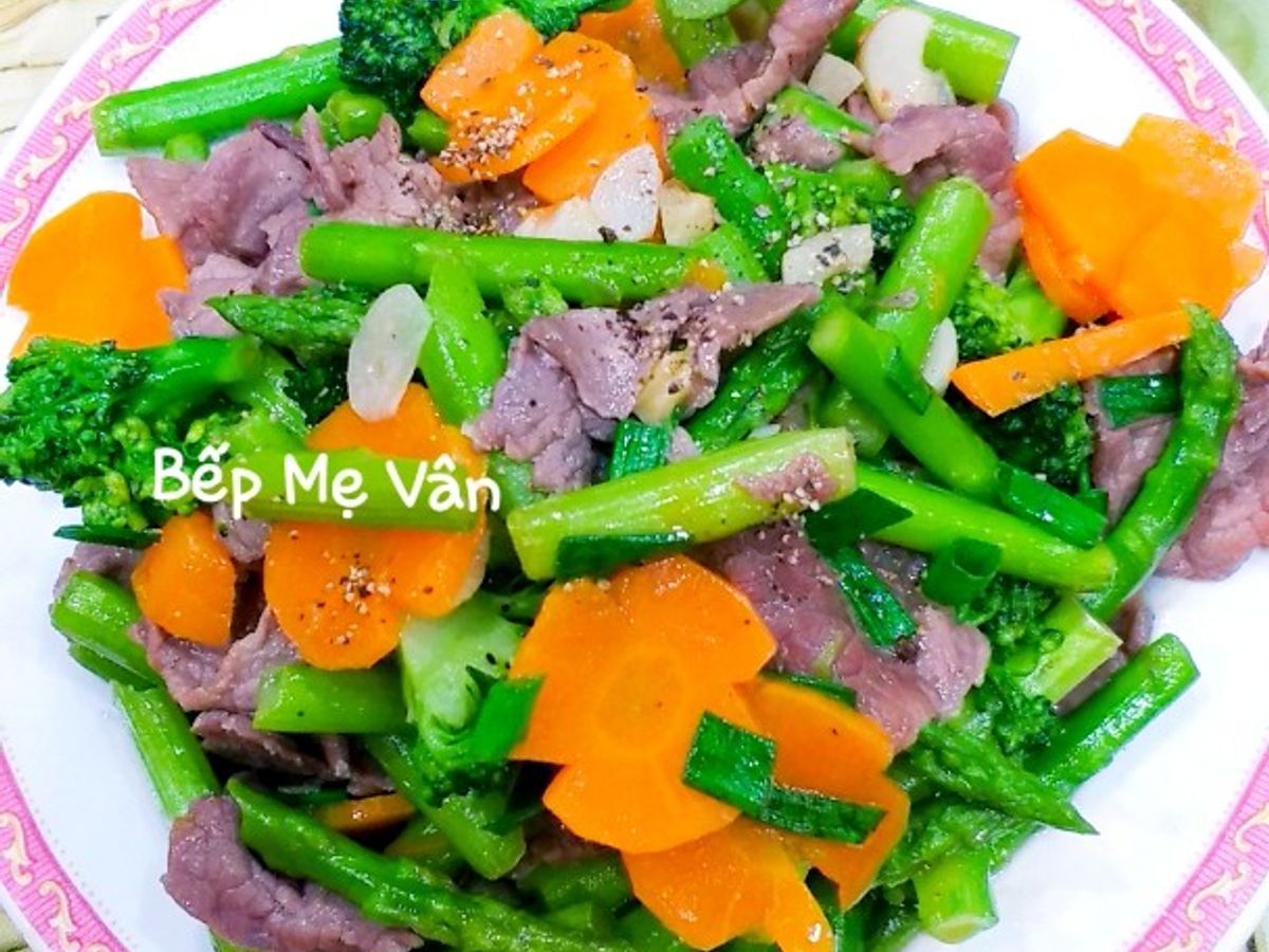 Măng tây,cà rốt và bông cải xanh xào thịt bò