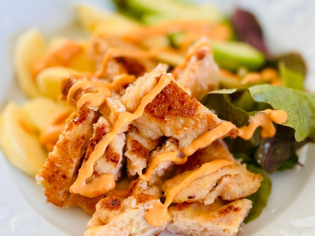 Salad Táo, Bơ & Chả Tôm Quết Sốt Samurai