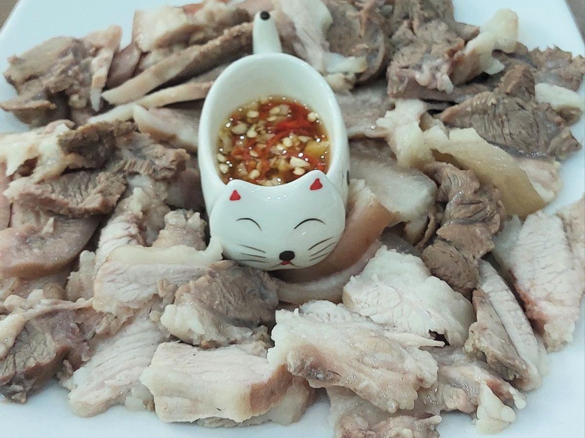 Thịt thủ heo luộc