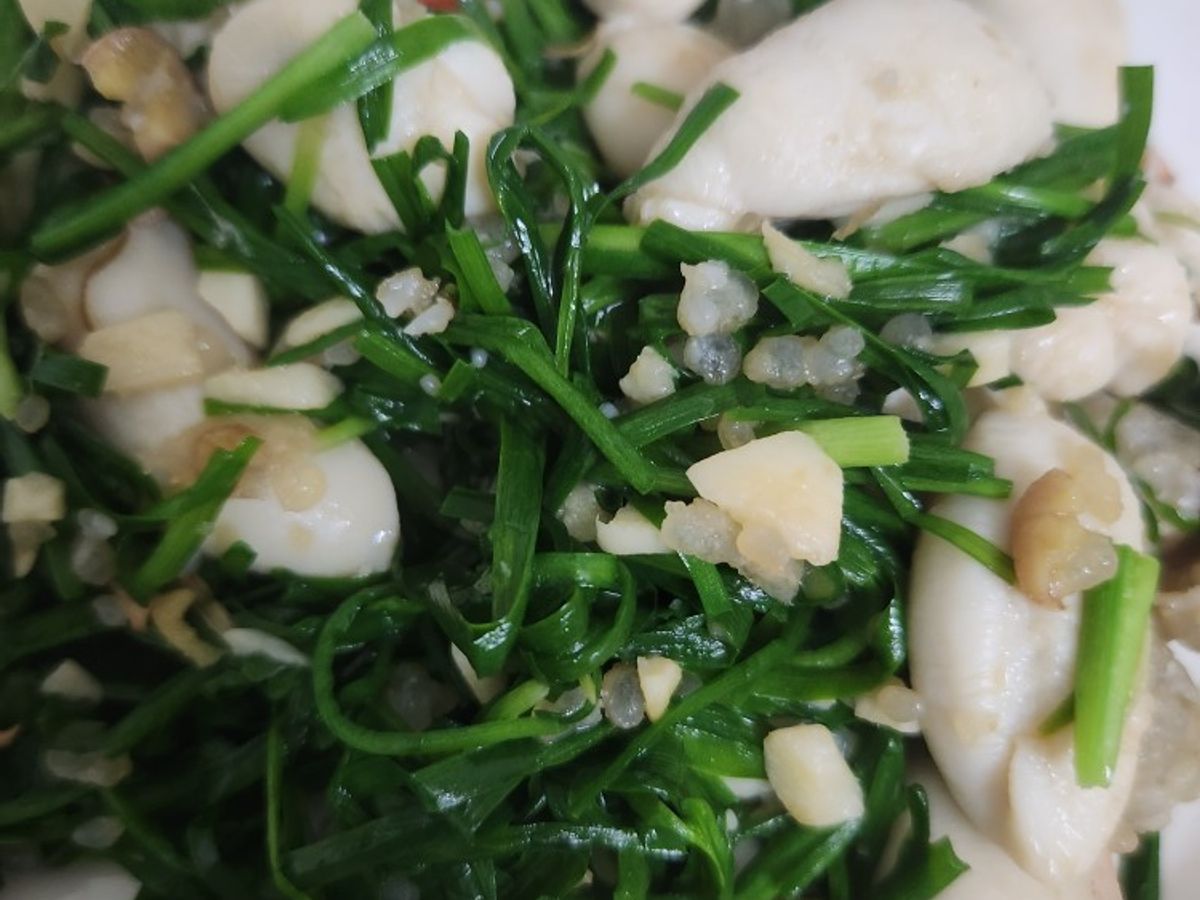 Trứng mực xào hẹ