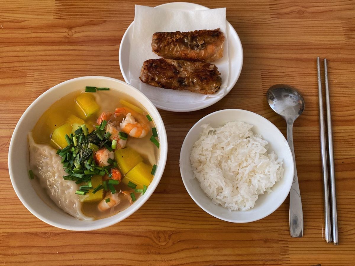 Hoành thánh tôm và bữa cơm nhanh gọn 30p