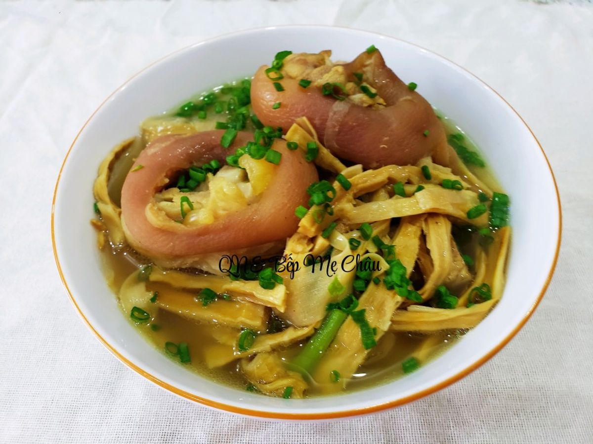Măng hầm giò heo
