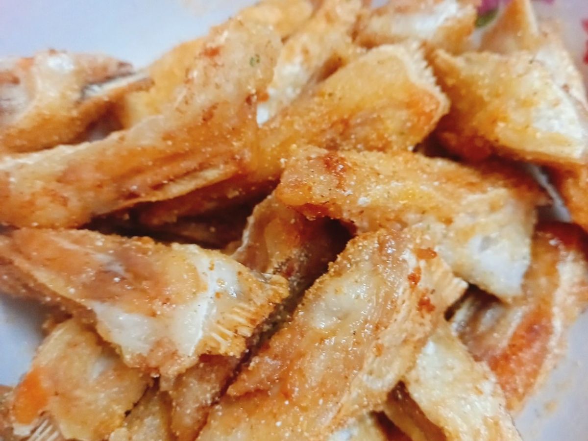 Vây cá hồi rang muối