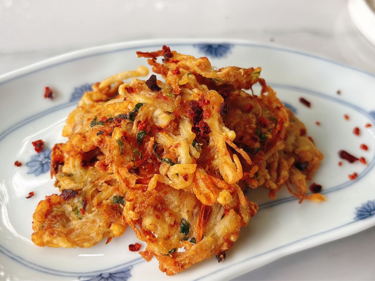 Chả nấm kim châm chiên cay