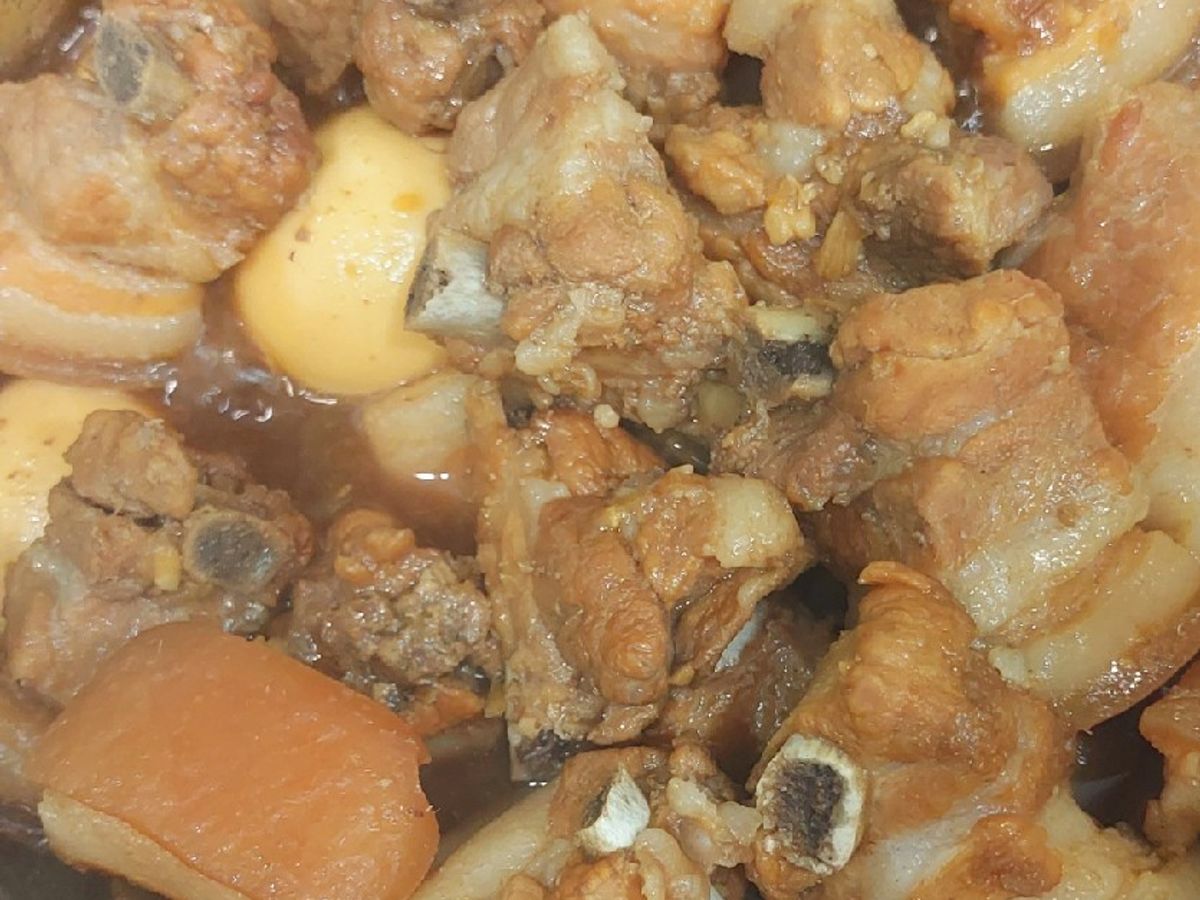 Thịt sườn kho nước dừa