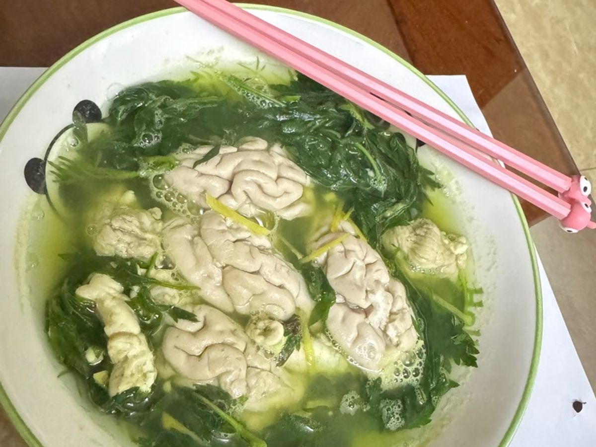 Óc heo hầm ngải cứu