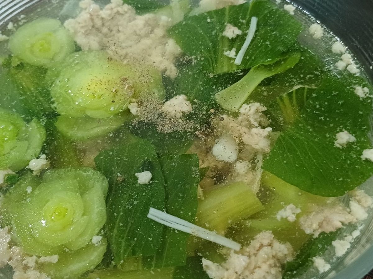 Canh nấm cải thìa nấu thịt xay