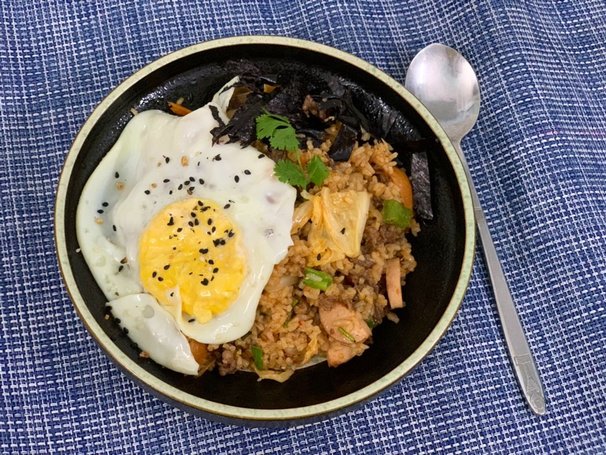 Cơm chiên kimchi bò xúc xích 🍳