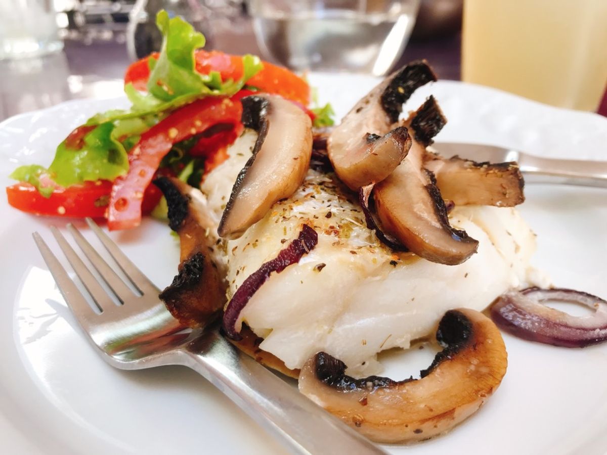 Cá Tuyết Nướng Nấm Mỡ Nâu & Lá Thơm Provence