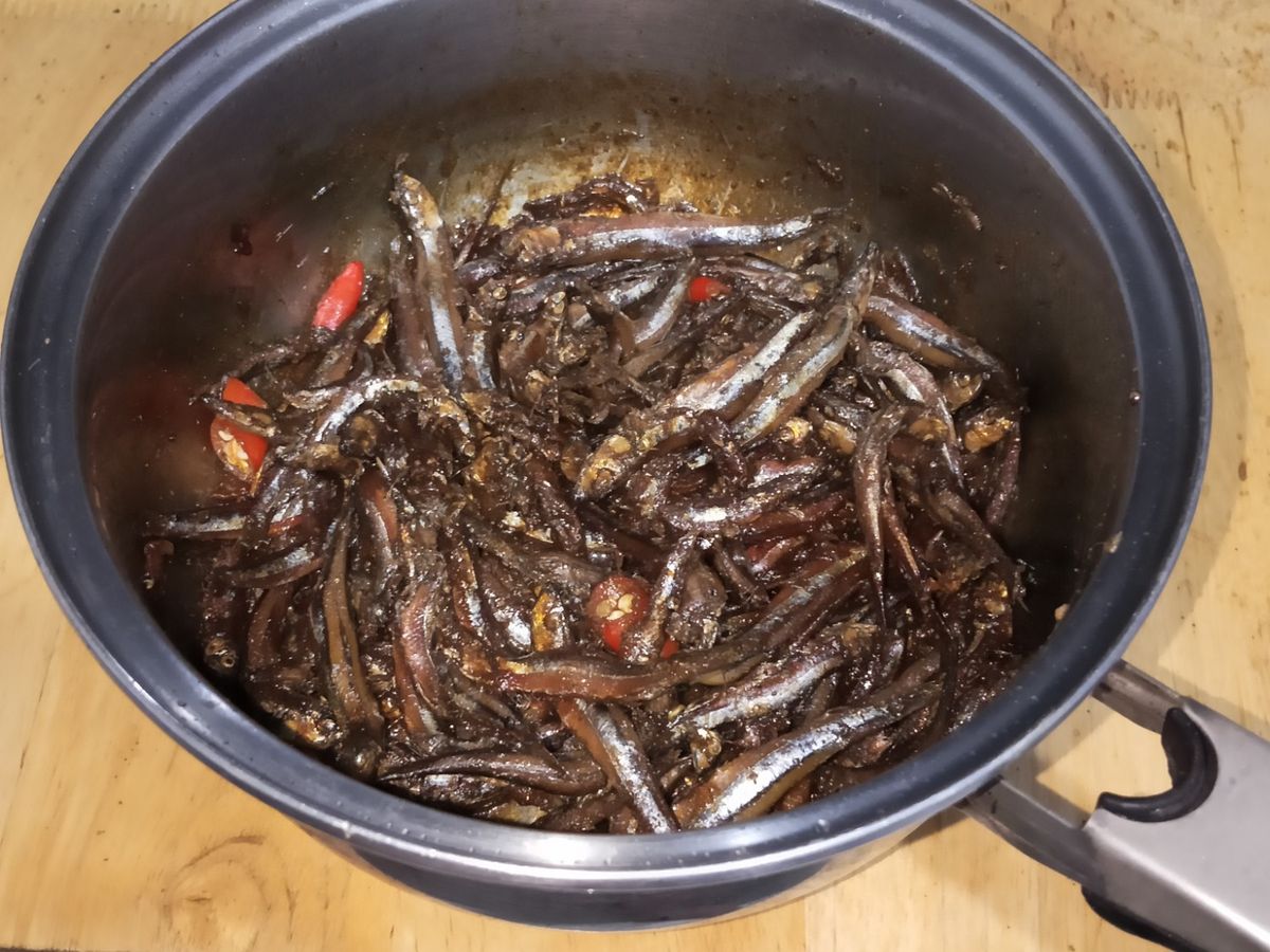 Cá cơm kho tiêu