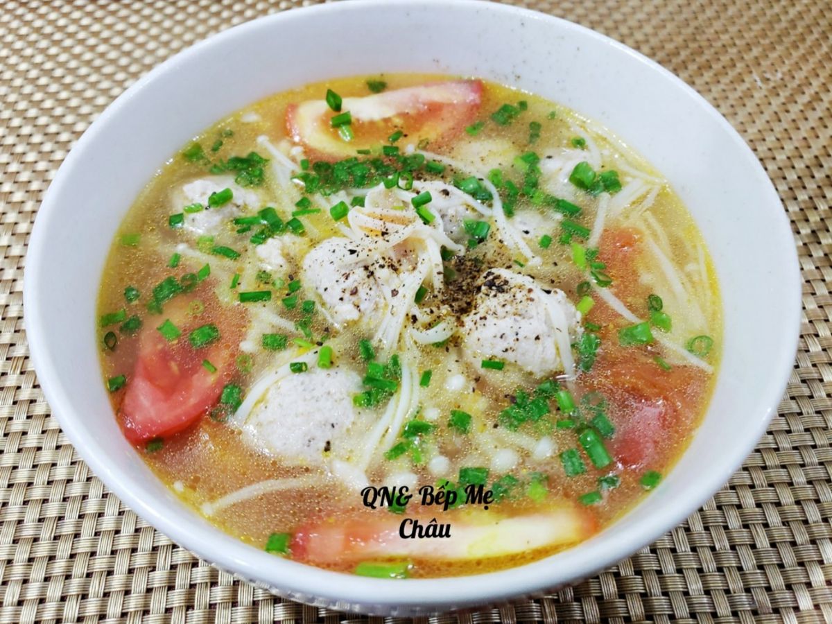 Canh nấm kim châm nấu thịt viên