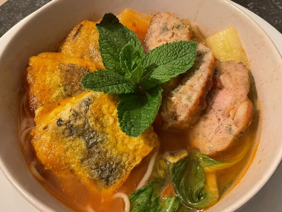 Bún cá canh chua ngọt