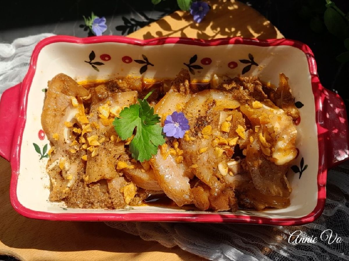 Tai heo rim ngũ vị