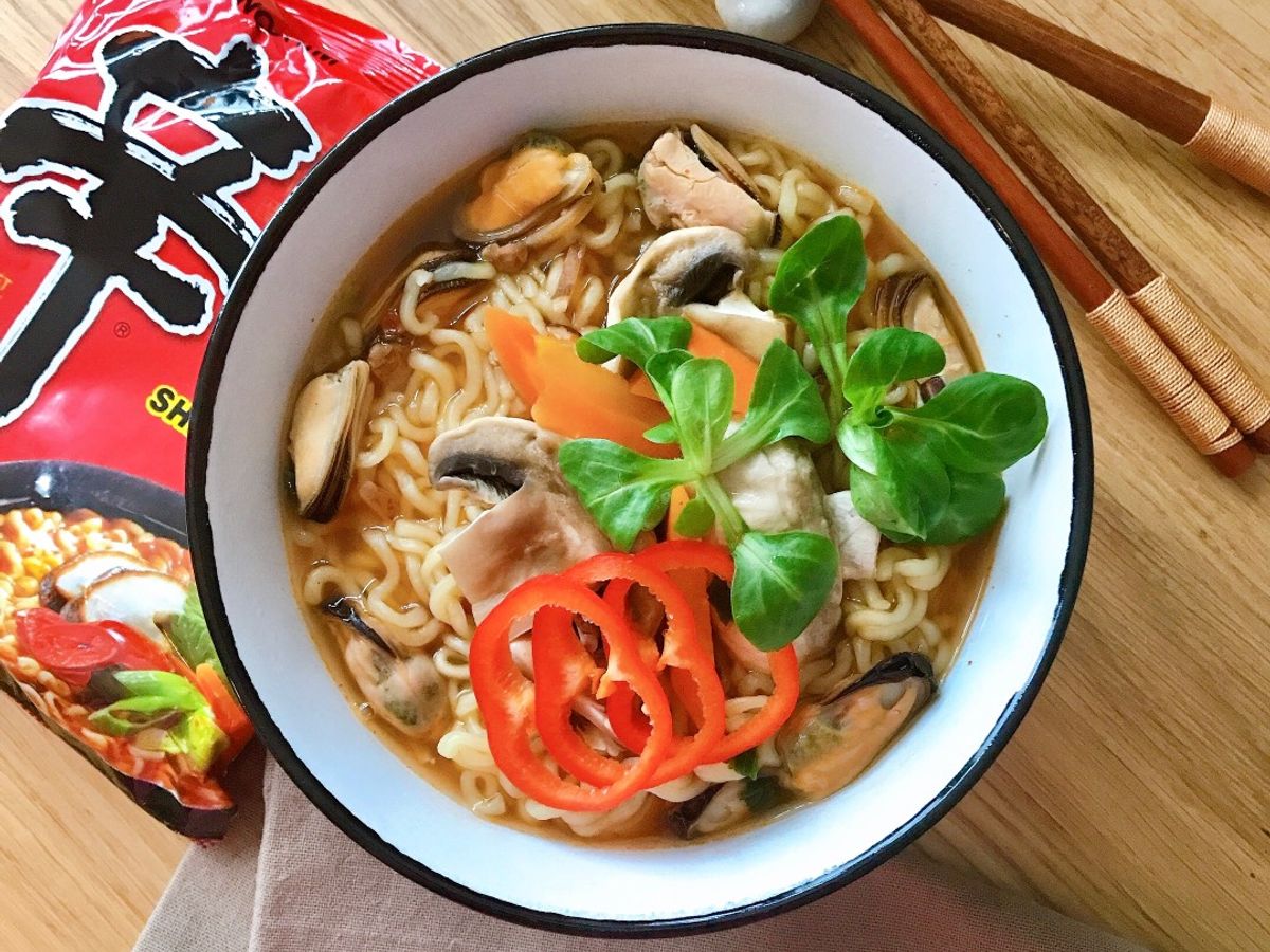 Mì Cay Nongshim Nấm & Thịt Trai (Vẹm Đen)