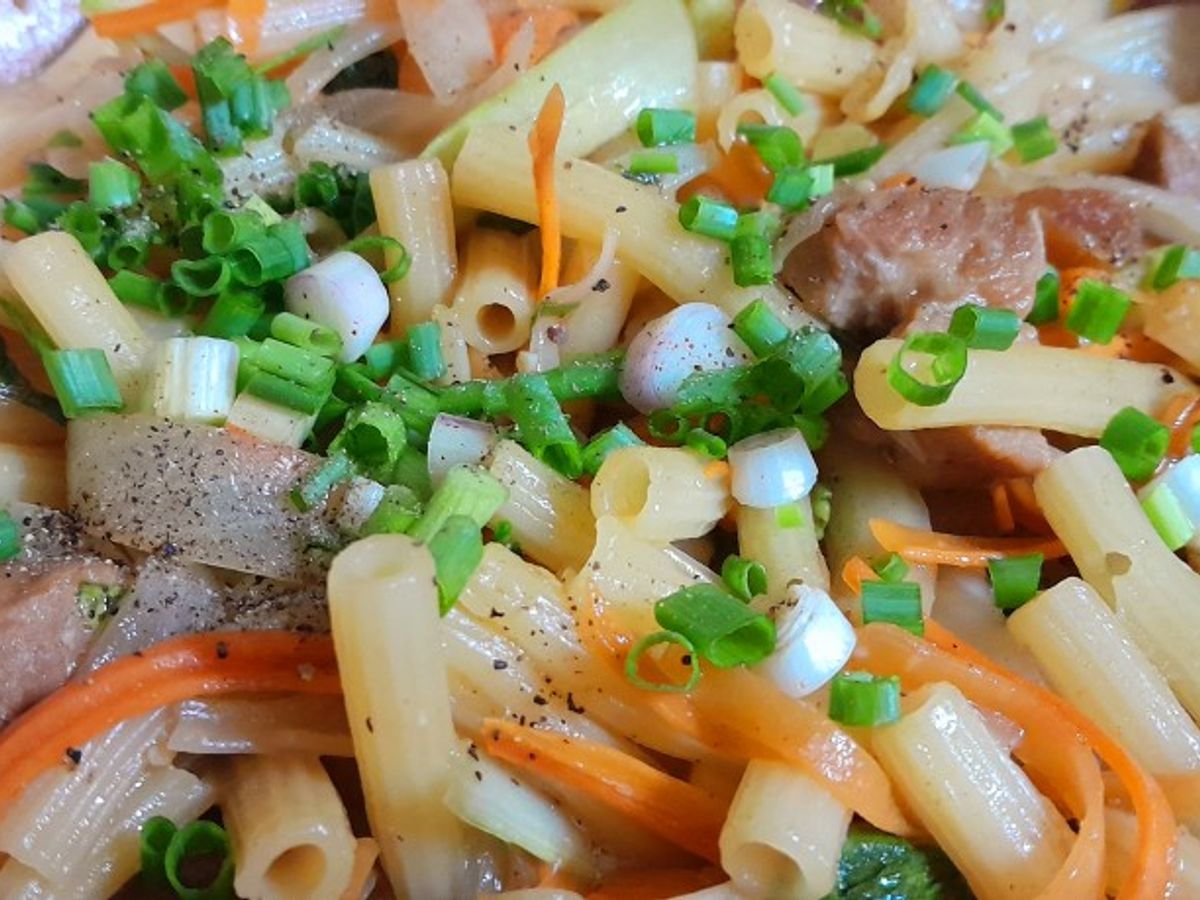 Nui xào rau củ thịt bò