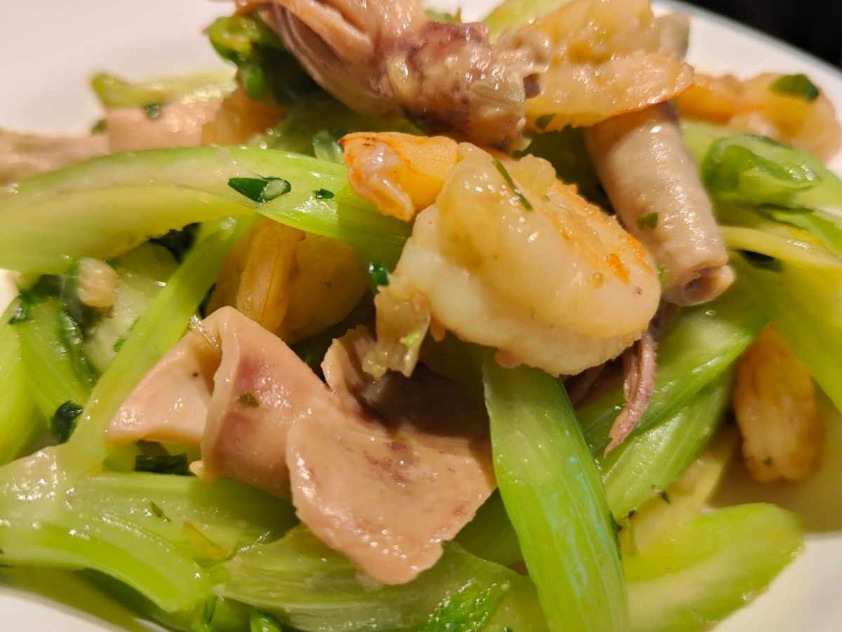 Cần tây xào hải sản