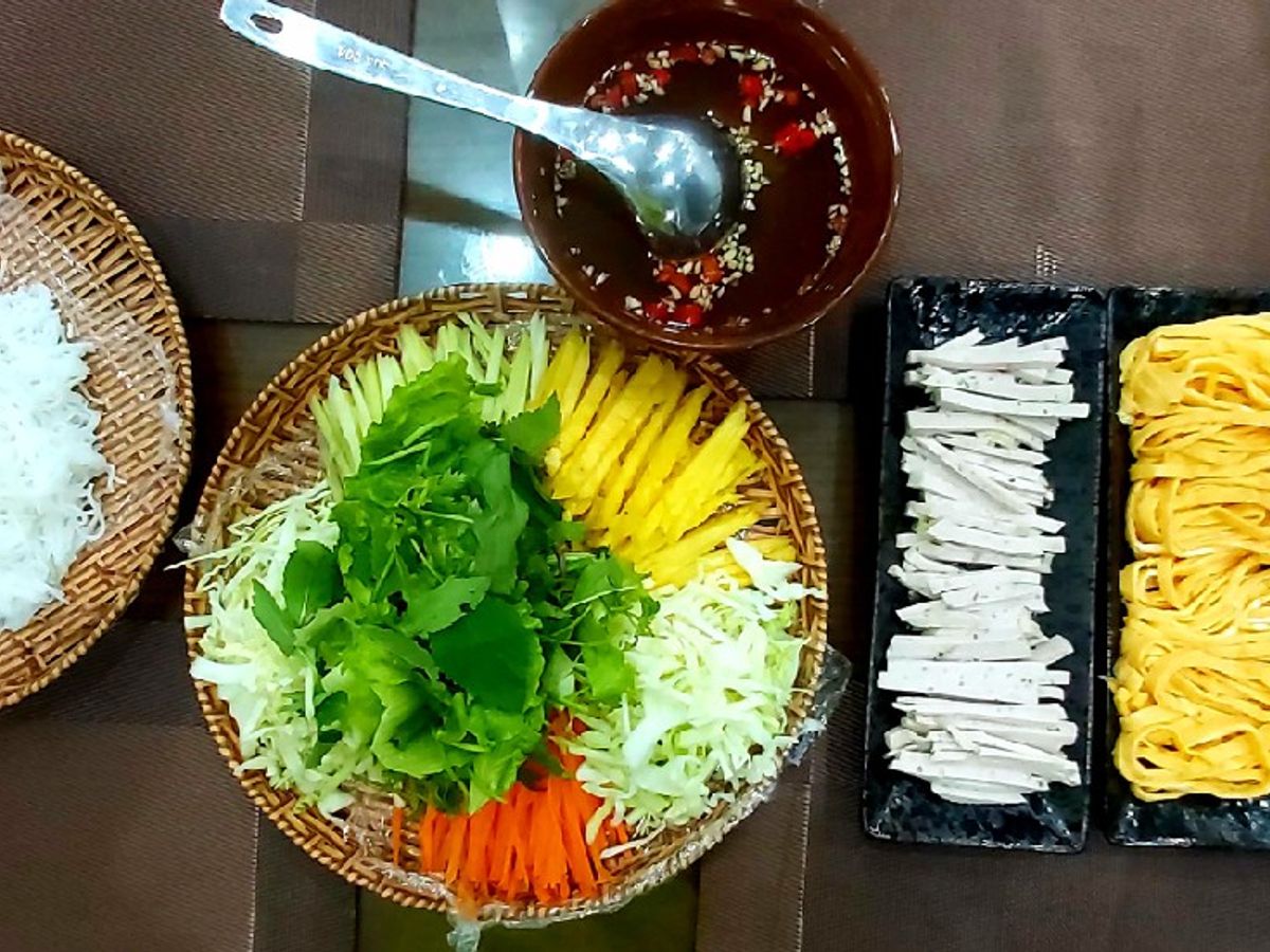 Cuốn rau, quả thịt