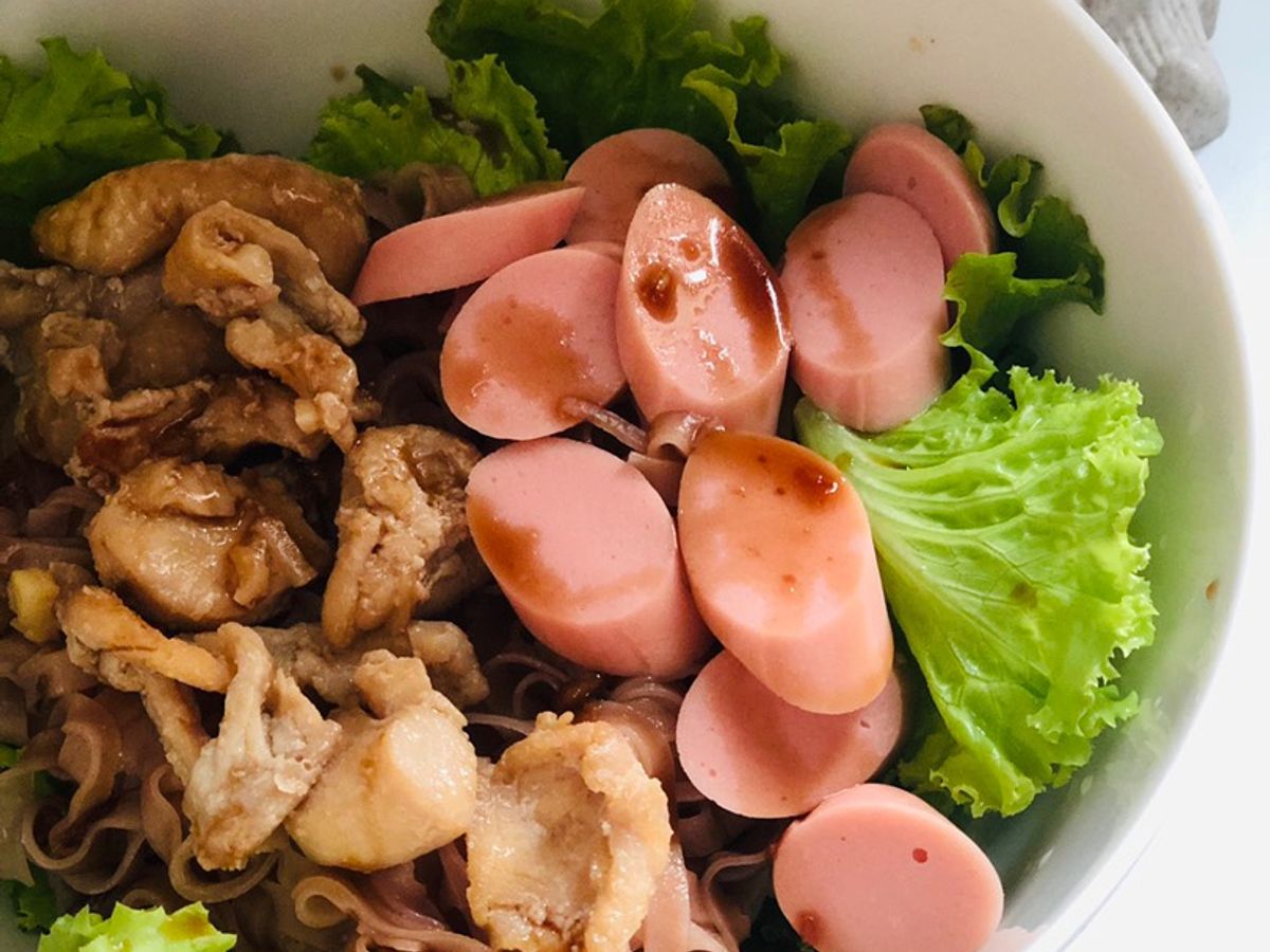 Phở trộn thịt gà xào