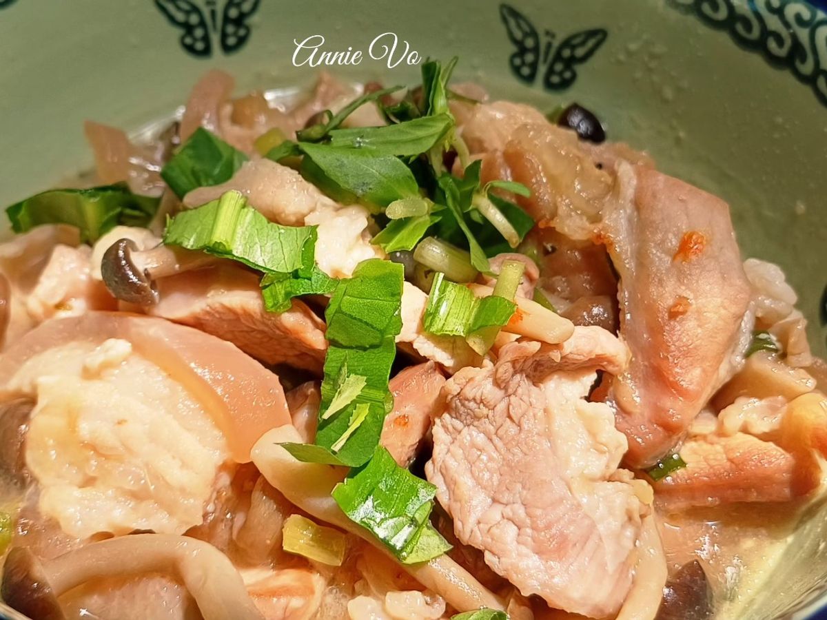 Thịt rang nấm linh chi