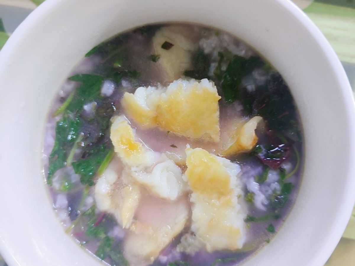 Cháo cá ba sa rau dền cho bé