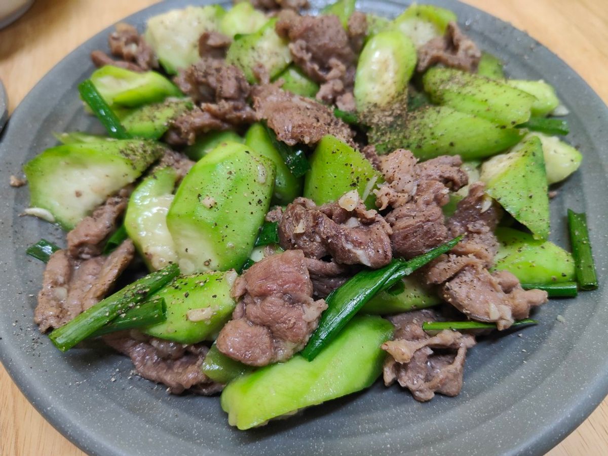 Mướp khía xào bò