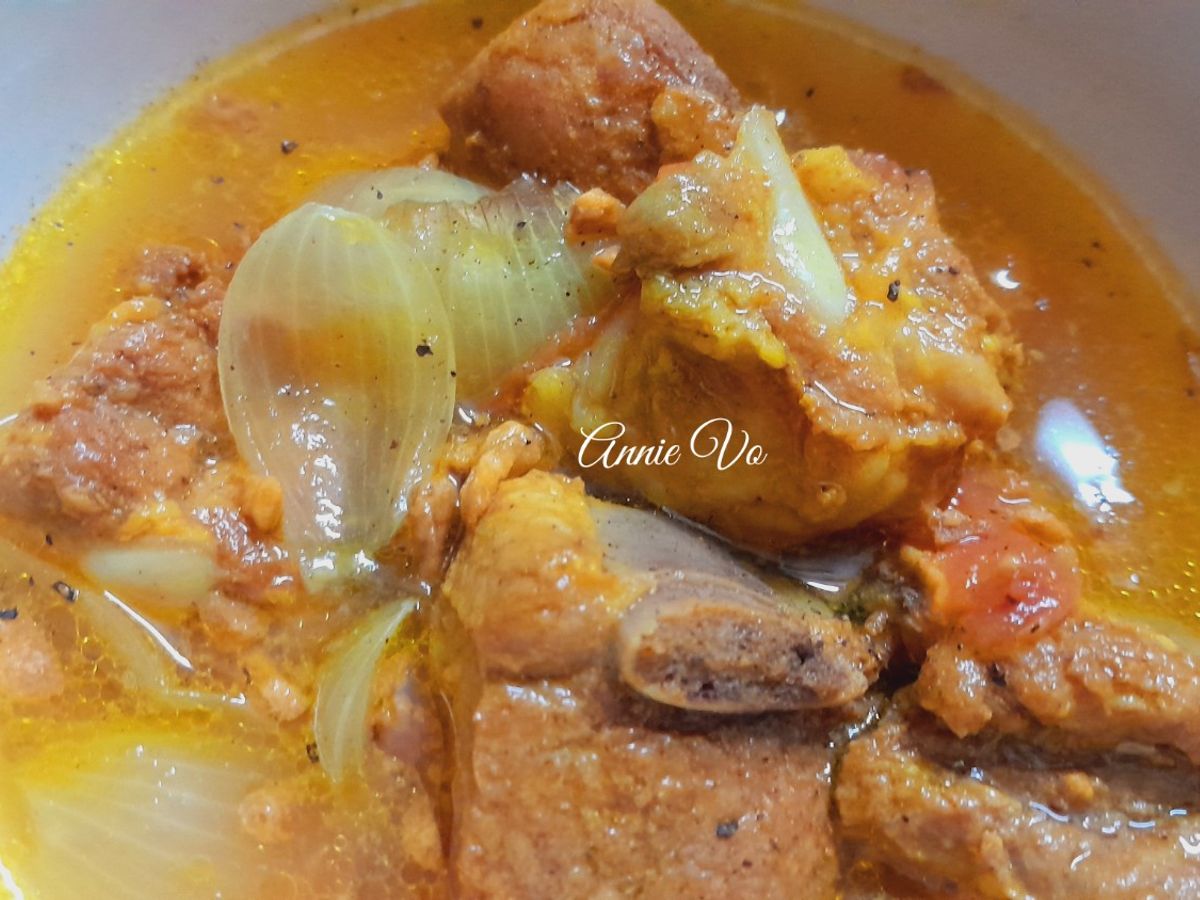 Sườn sụn heo hầm cà chua