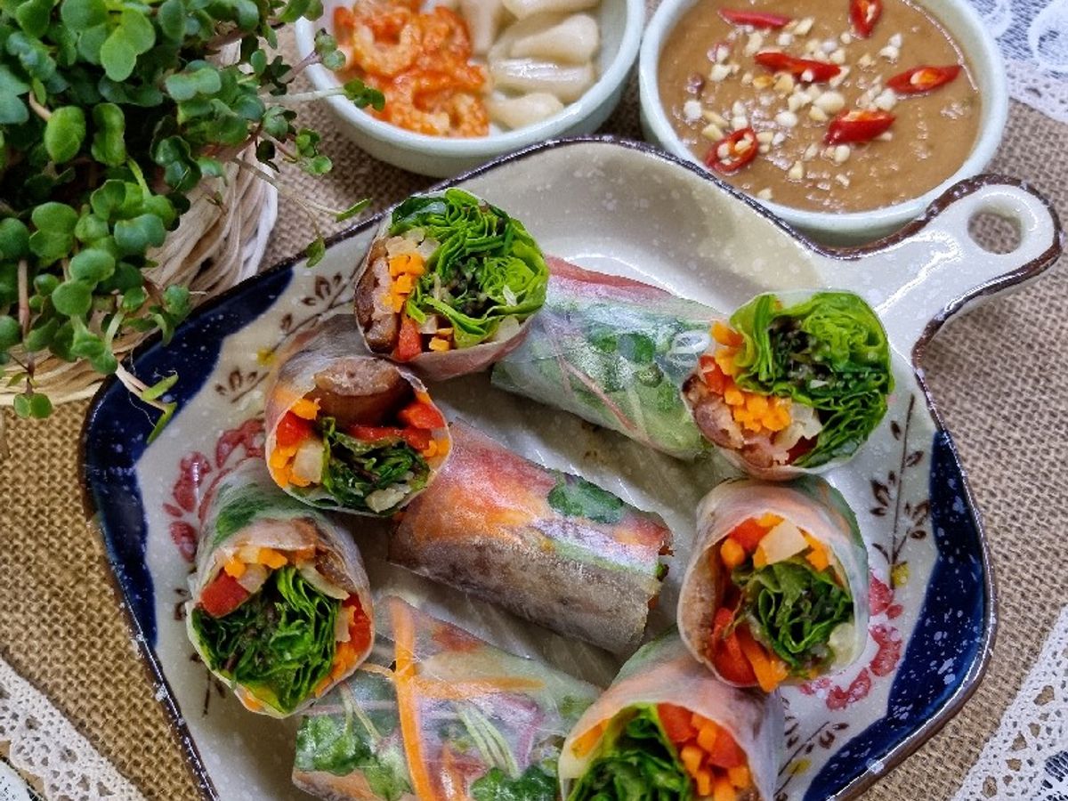 Gỏi cuốn rau mầm cải đỏ