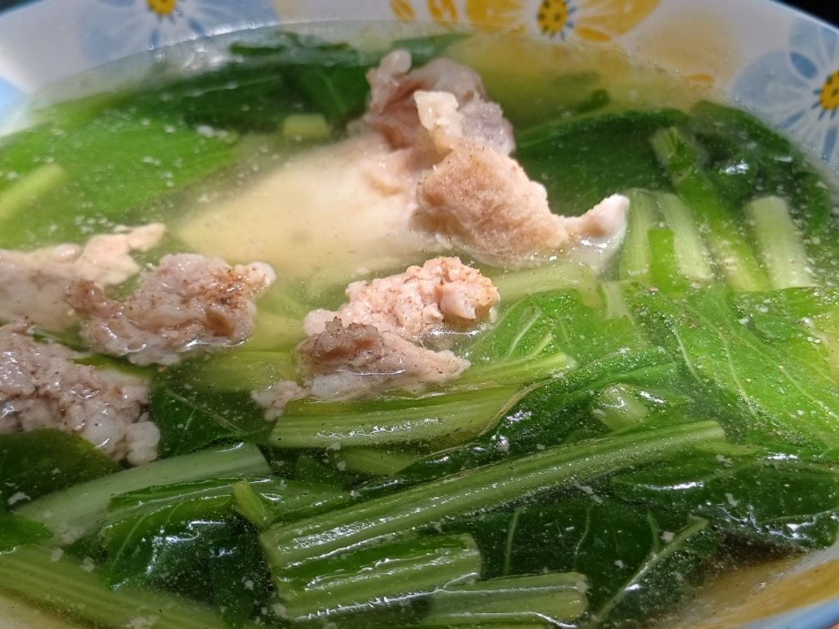 Canh cải ngọt nấu xương giò heo