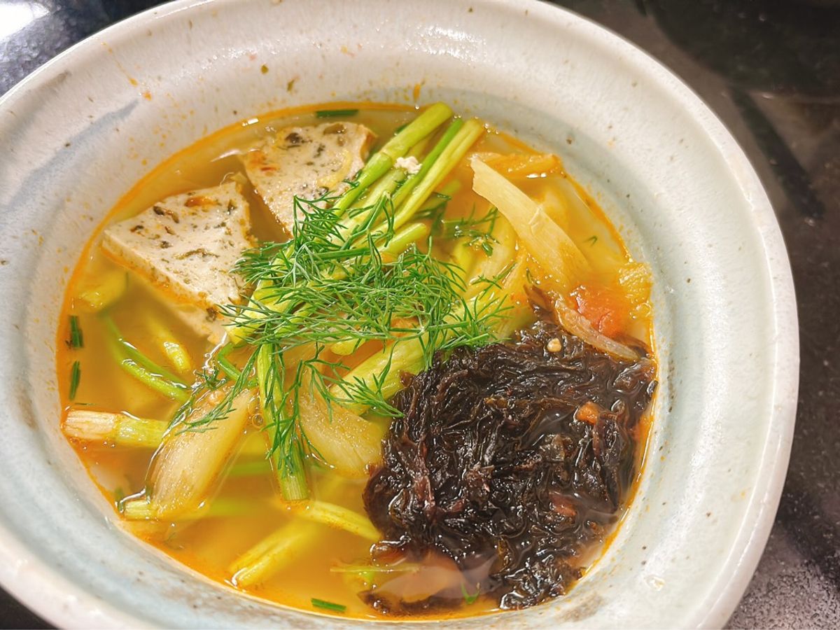 Canh chua rau cần bạc hà