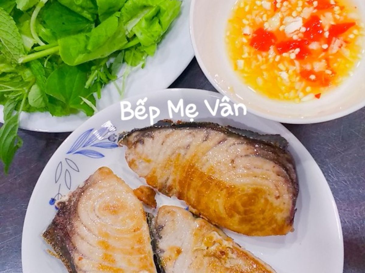 Cá cờ chiên chấm nước mắm tỏi ớt