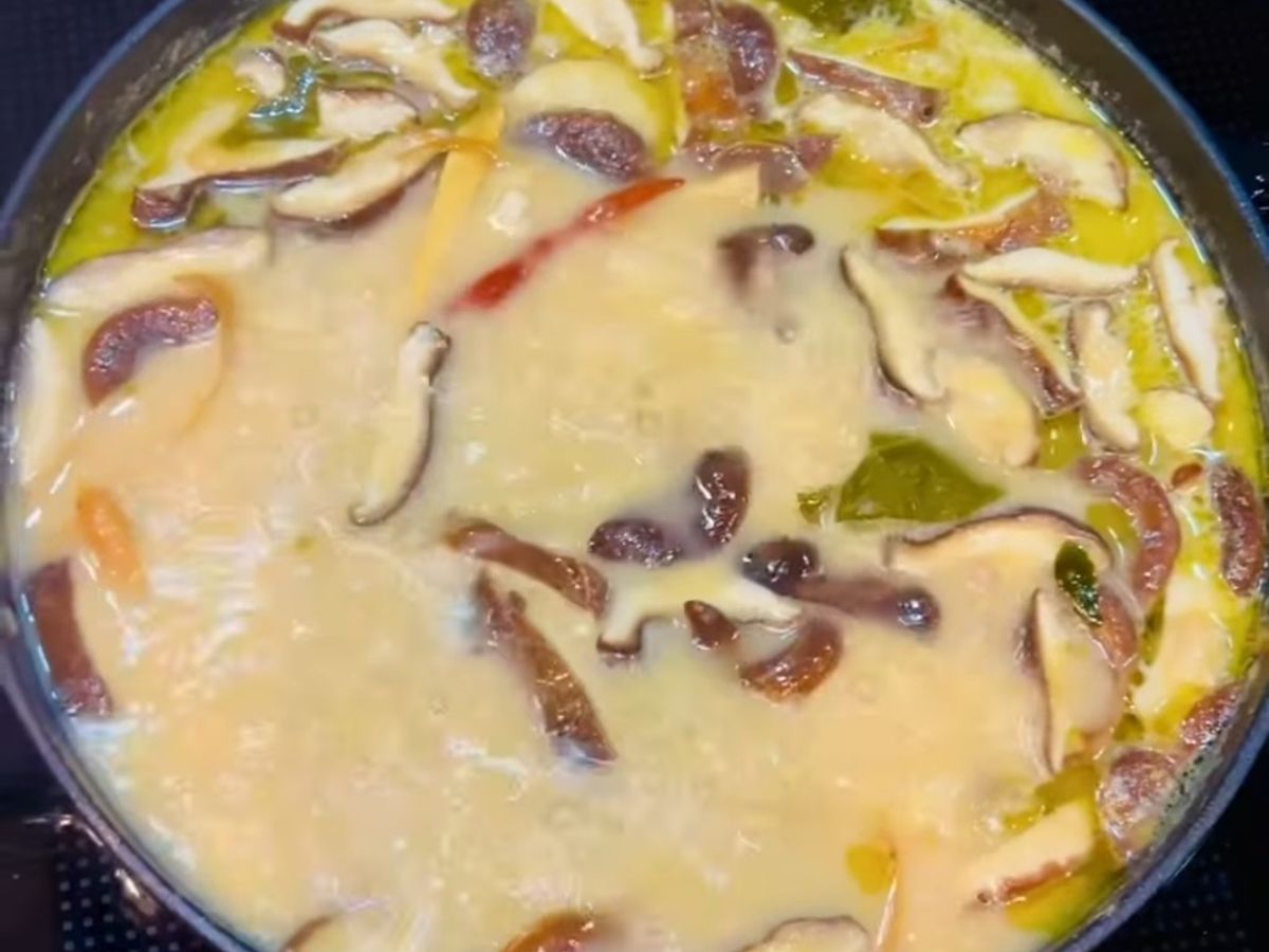 Tom Kha Thái