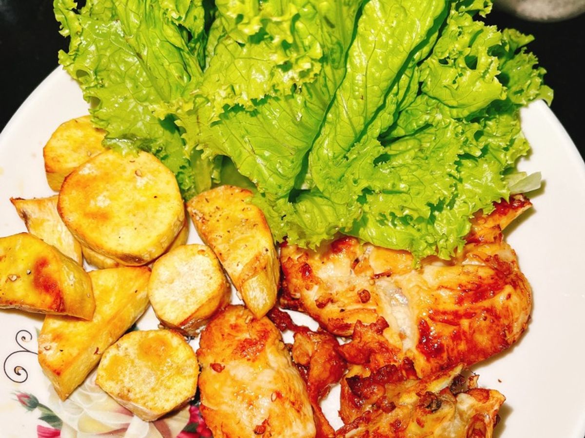 Ức gà áp chảo vị chanh cùng rau củ