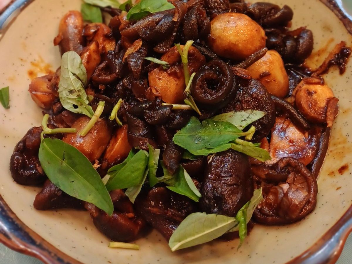 Tảo xoắn, nấm rơm, nấm hương kho nước tương