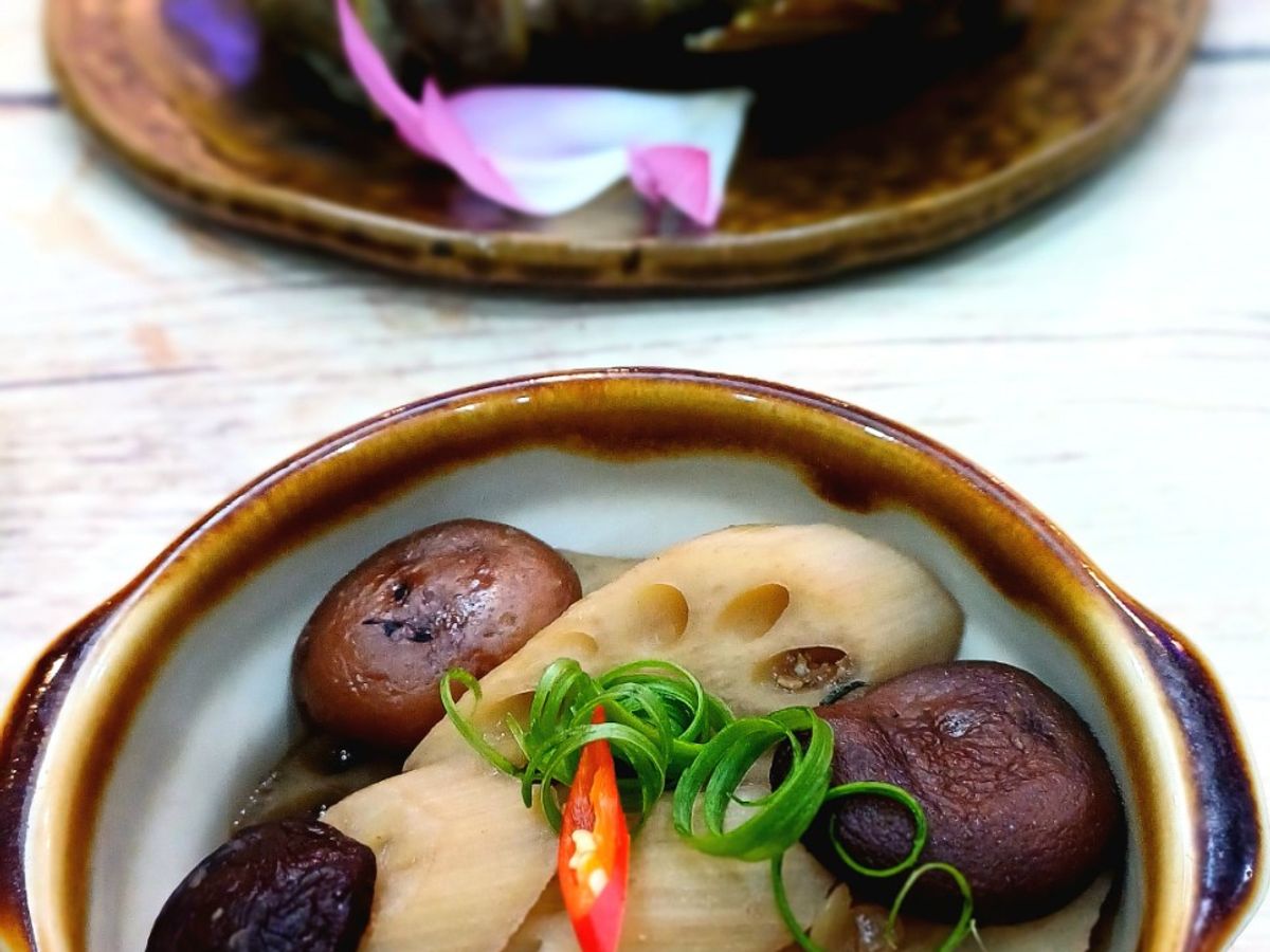 Củ sen kho nấm hương, mật mía