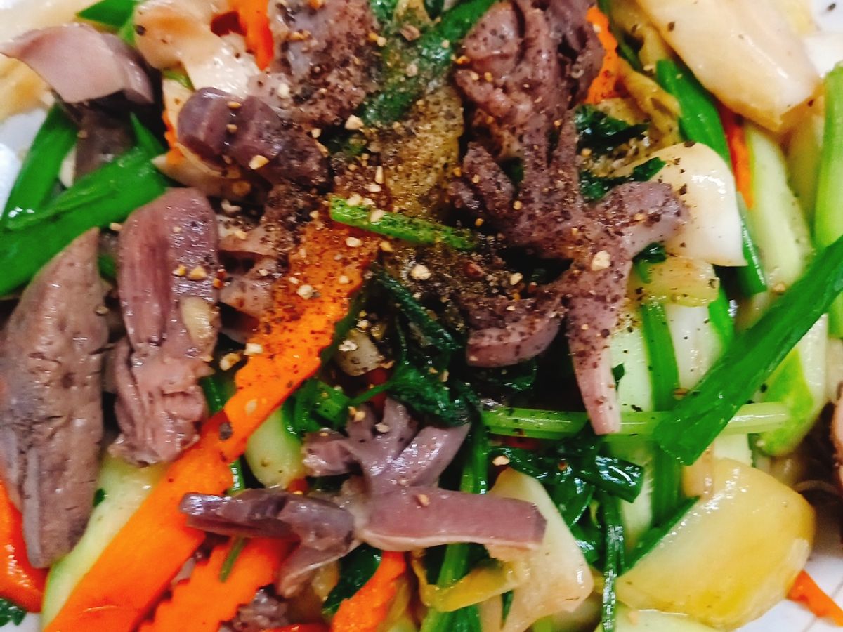 Lòng vịt xào rau củ