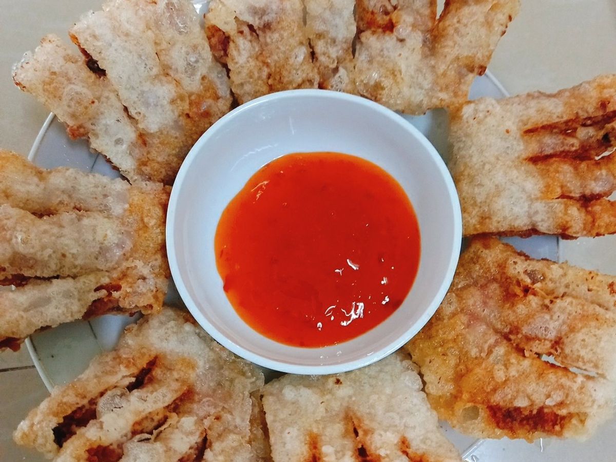 Bánh tráng cuộn thịt chiên giòn