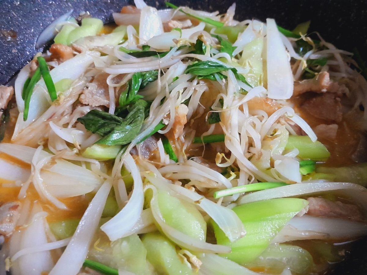 Rau giá xào mướp