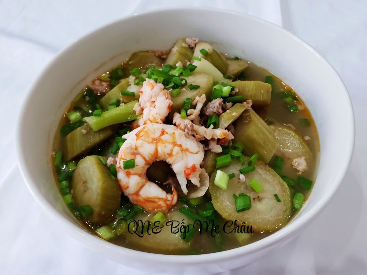 Canh chuối xanh nấu tôm thịt